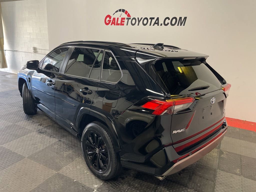Used 2022 Toyota RAV4 SE w/ Convenience Package image 8