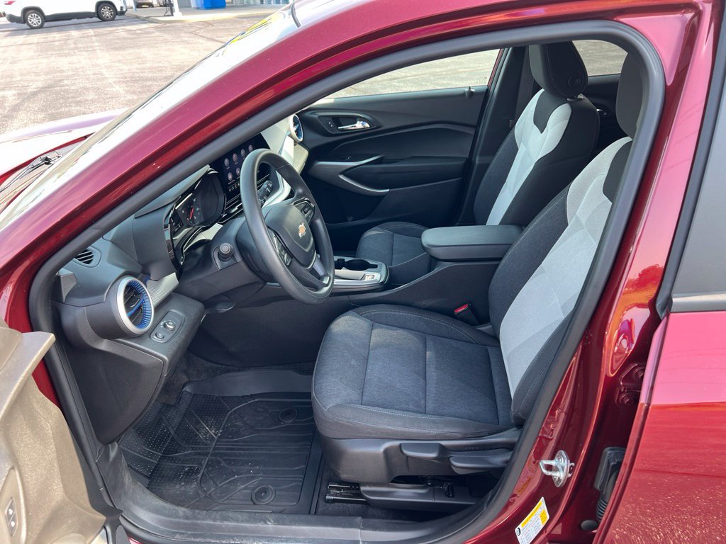 Used 2024 Chevrolet Trax LS w/ LS Convenience Package FWD image 7