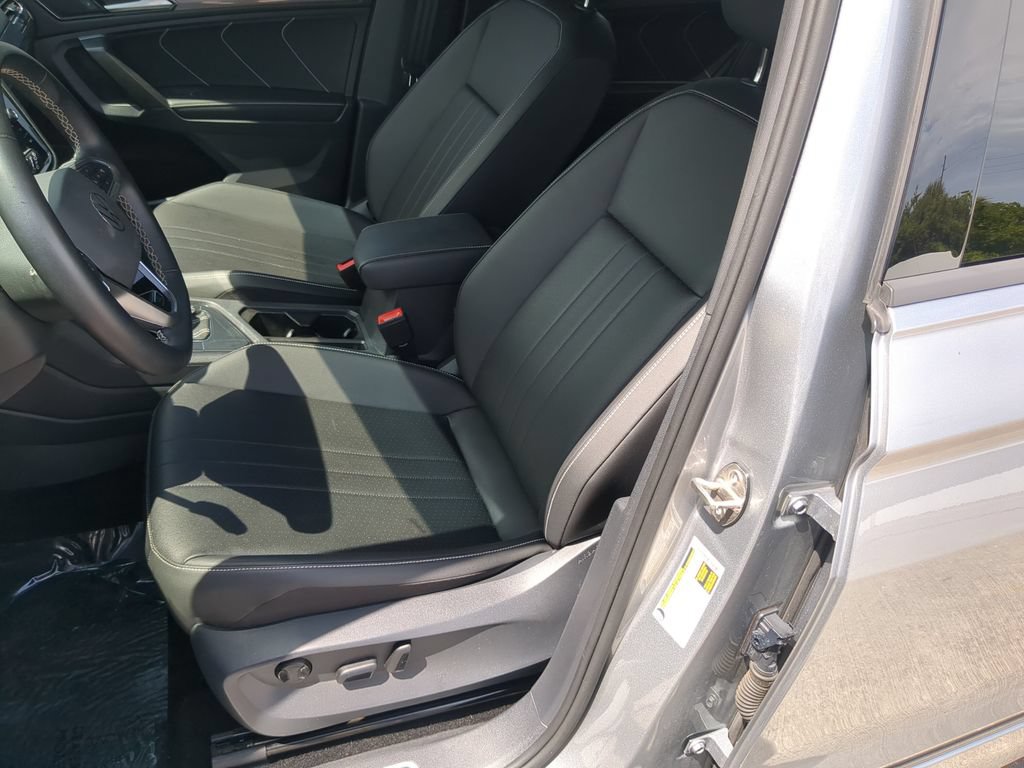 Certified 2023 Volkswagen Tiguan SE R-Line FWD image 19