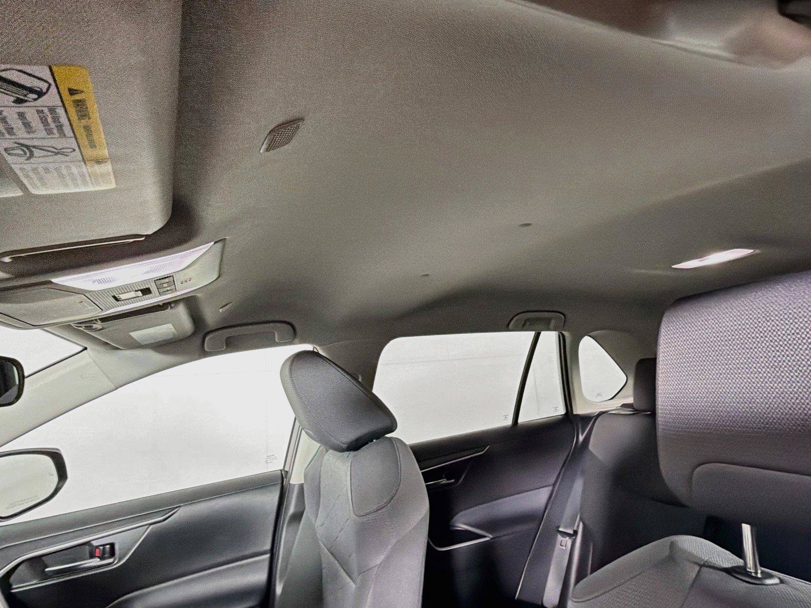 Used 2025 Toyota RAV4 XLE AWD/4WD image 5