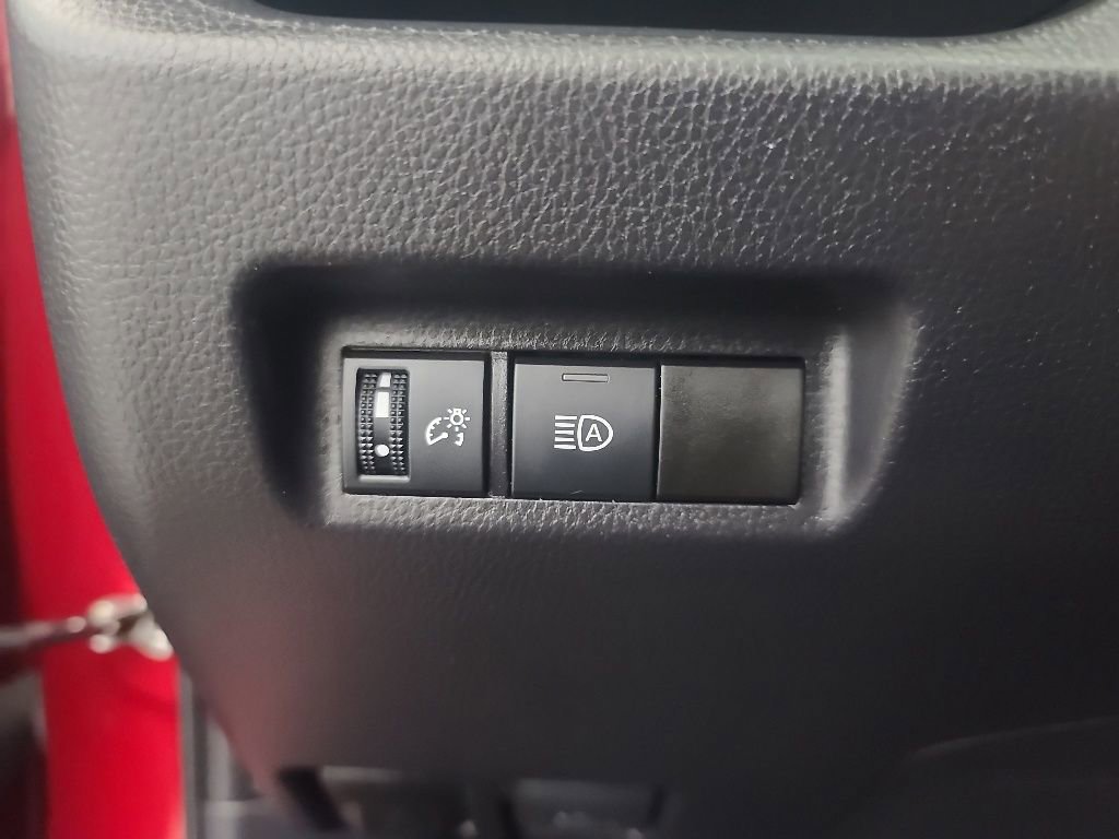 Used 2025 Toyota RAV4 XLE AWD/4WD image 28