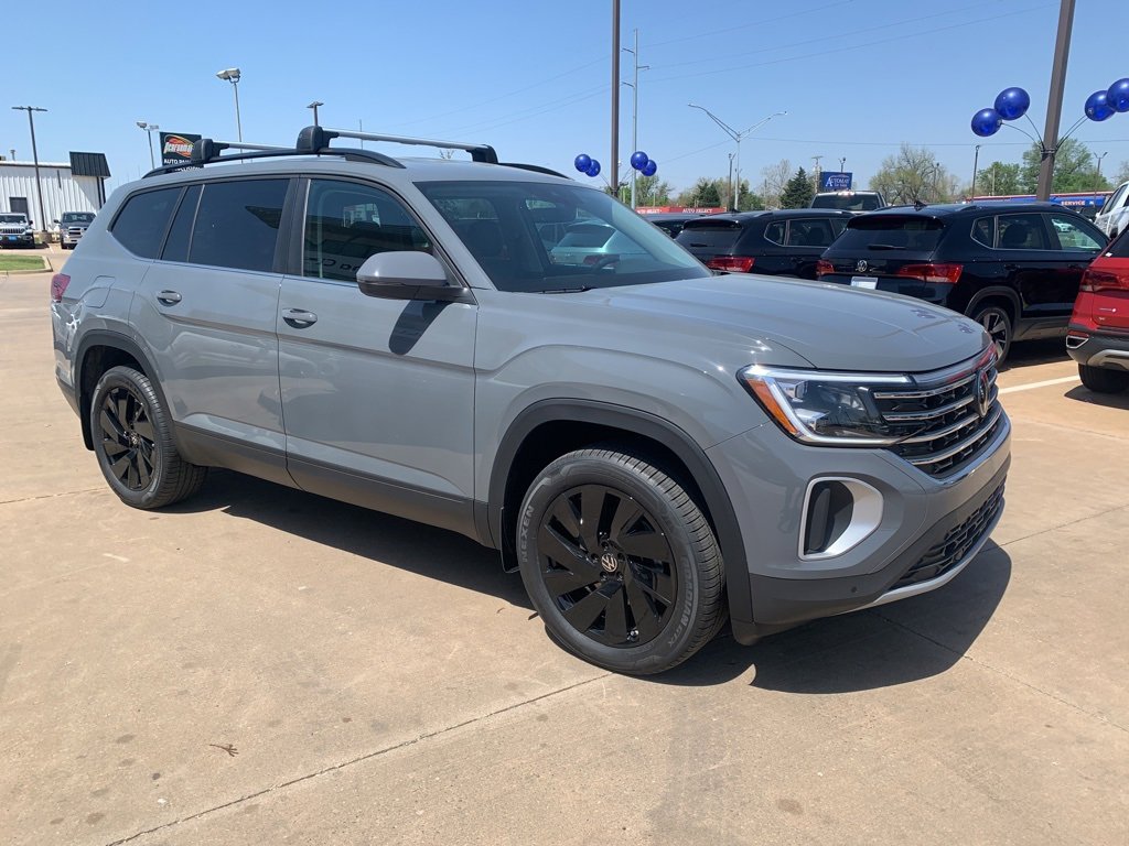 New 2025 Volkswagen Atlas SE image 3