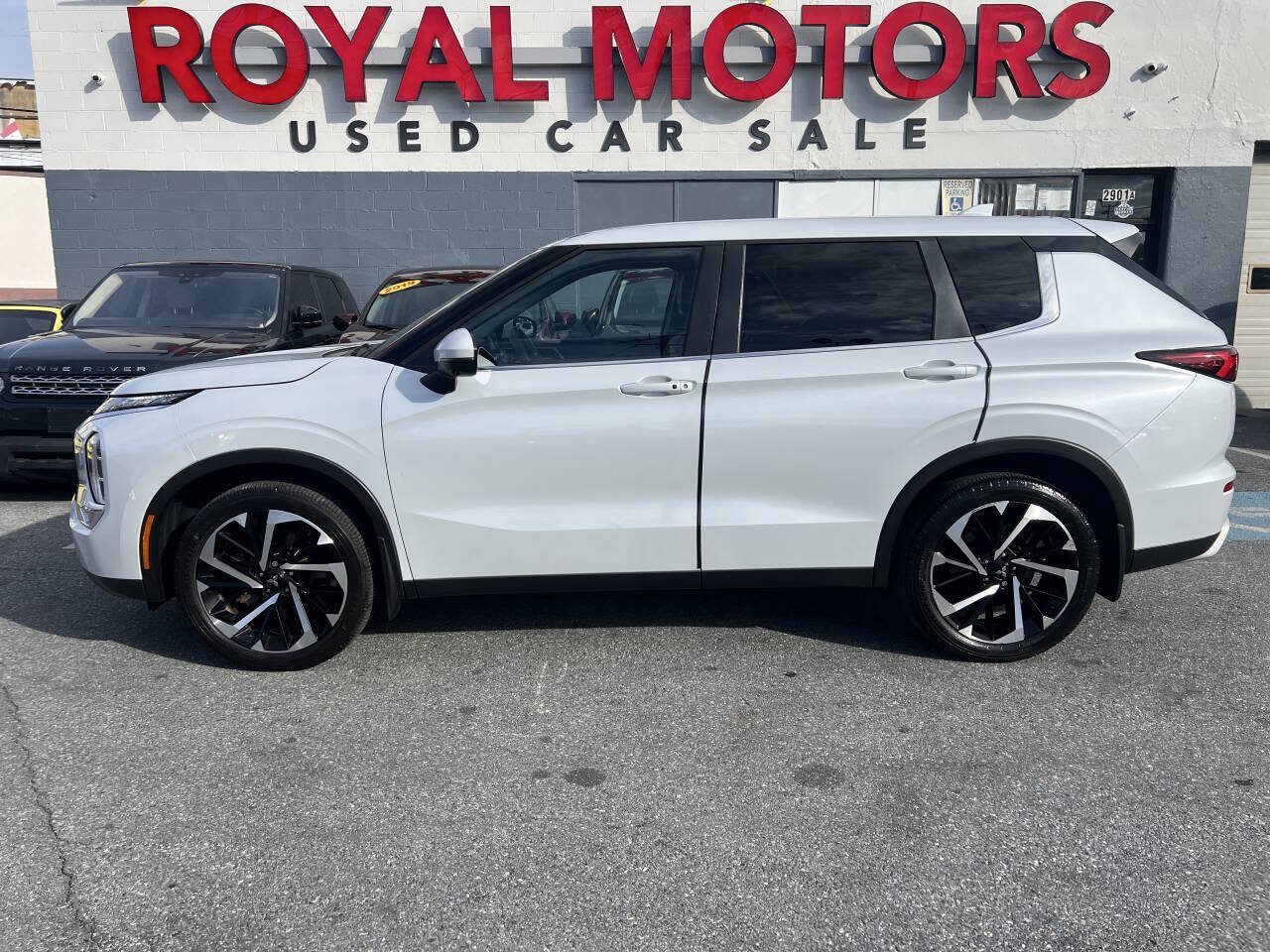 Used 2023 Mitsubishi Outlander SE AWD/4WD image 15