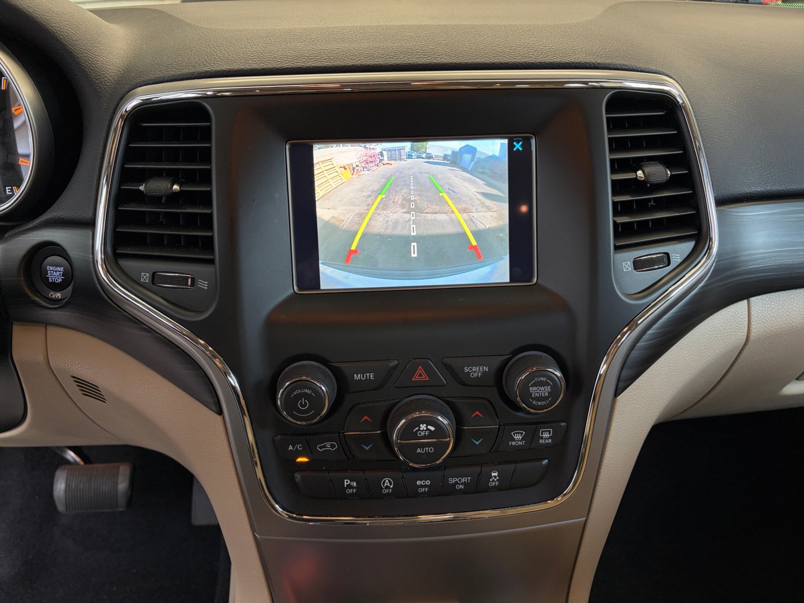 Used 2021 Jeep Grand Cherokee Laredo AWD/4WD image 20