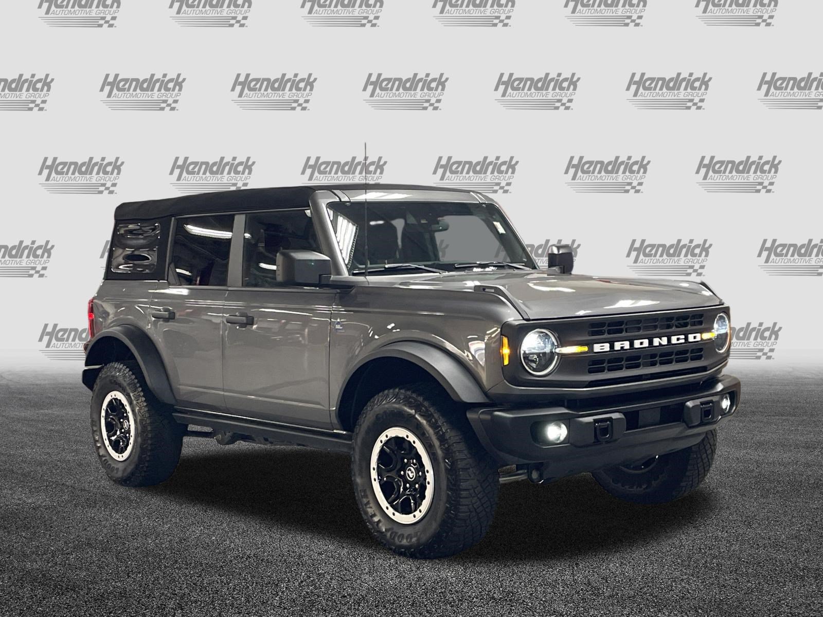 Used 2024 Ford Bronco Black Diamond w/ Sasquatch Package AWD/4WD image 2