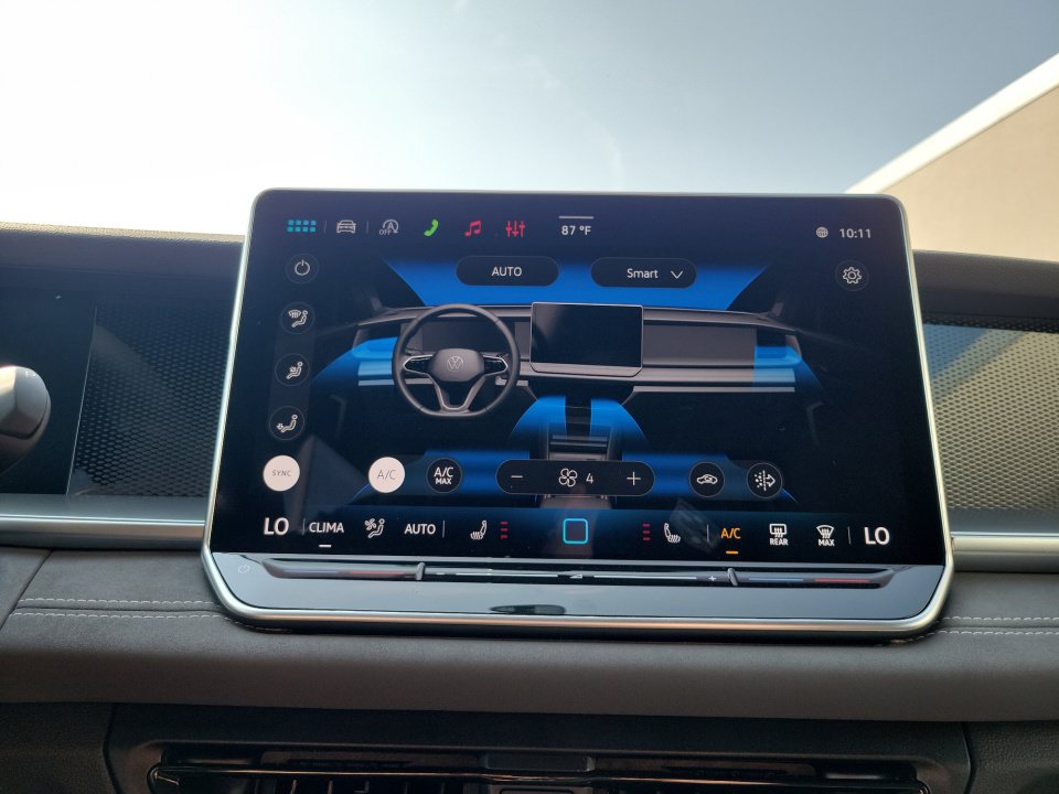 New 2026 Volkswagen Tiguan SE R-Line FWD image 18