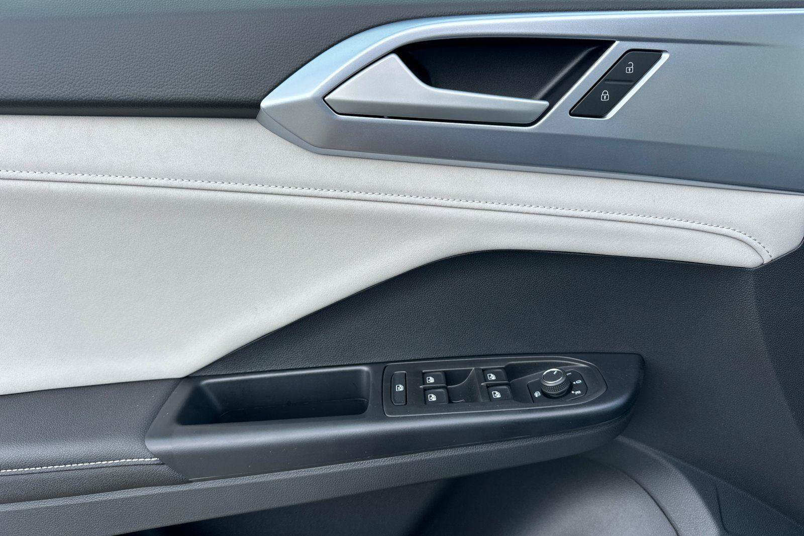New 2026 Volkswagen Taos SE AWD/4WD image 10
