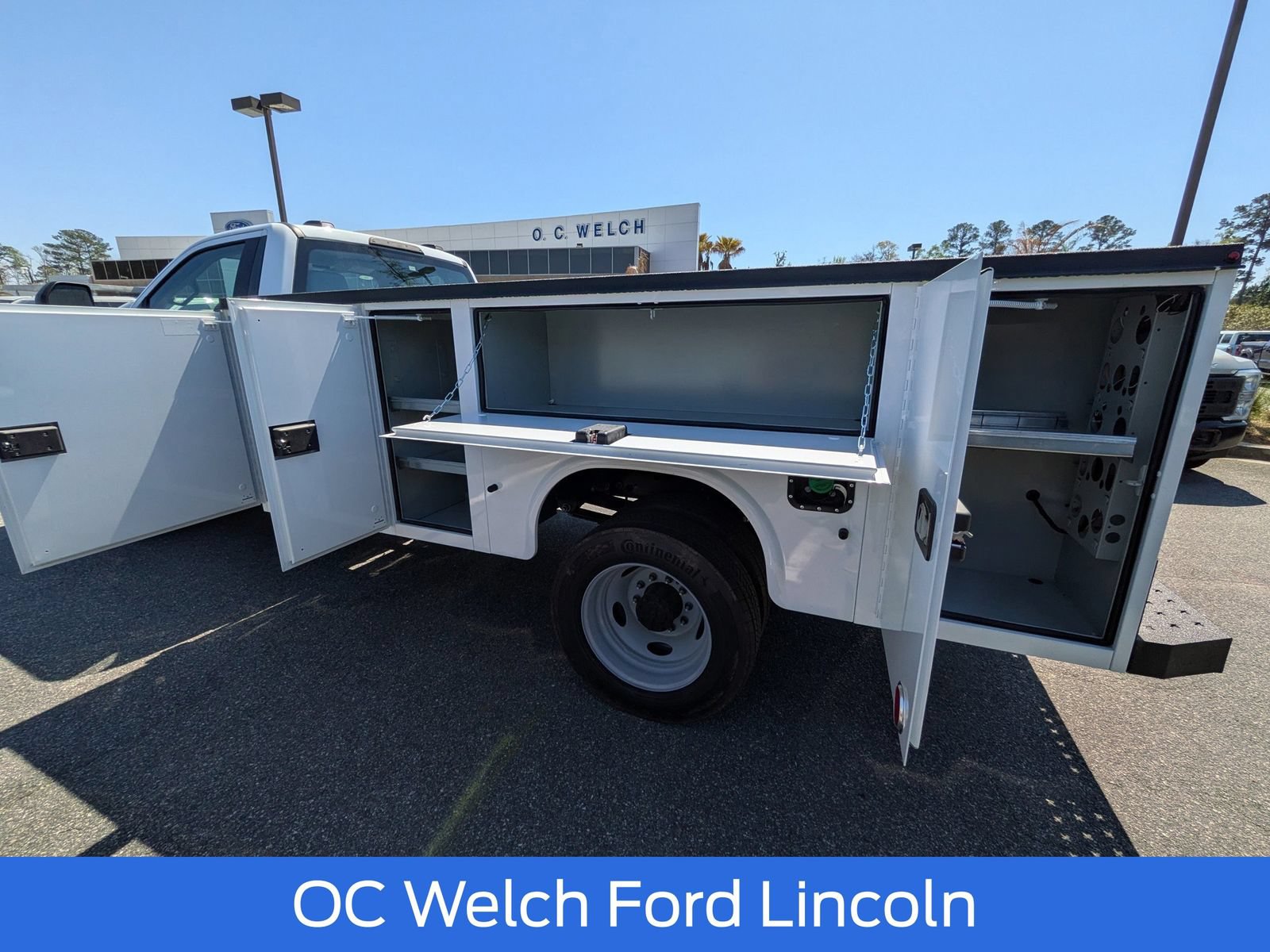 New 2026 Ford F550 4x4 Regular Cab Super Duty w/ XL Chrome Package image 8