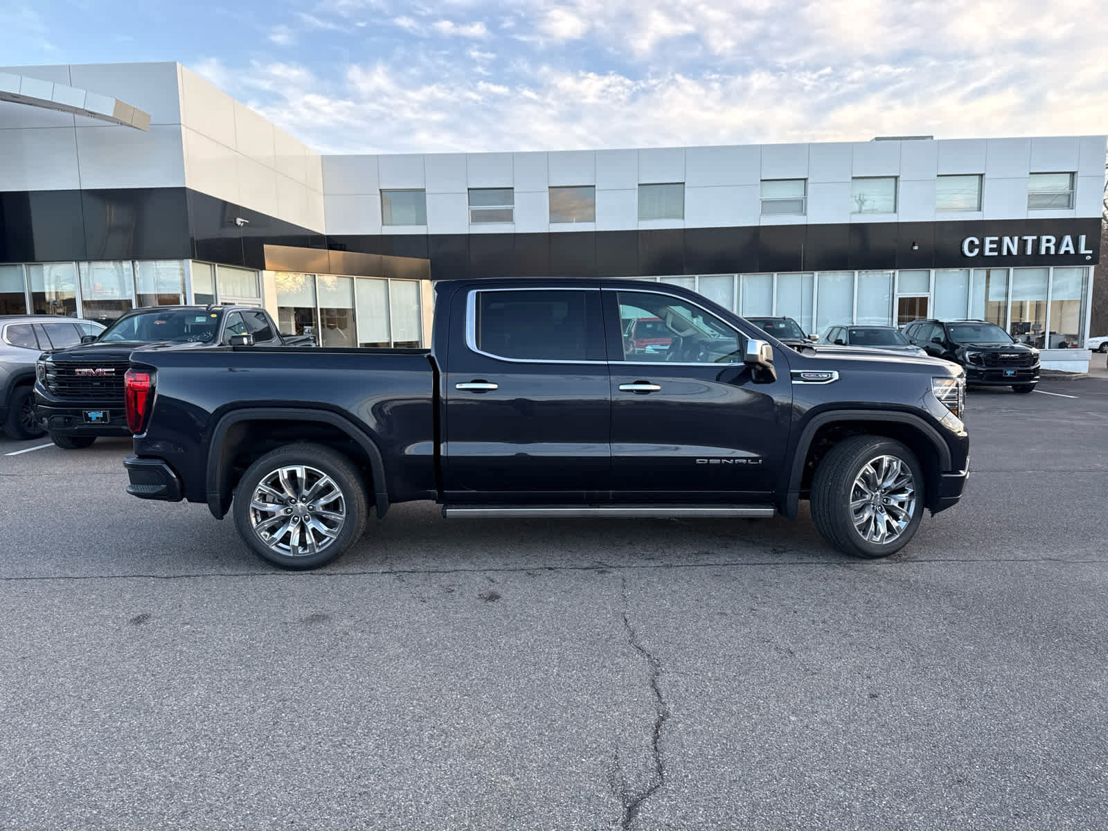 New 2026 GMC Sierra 1500 Denali w/ Denali Reserve Package image 8