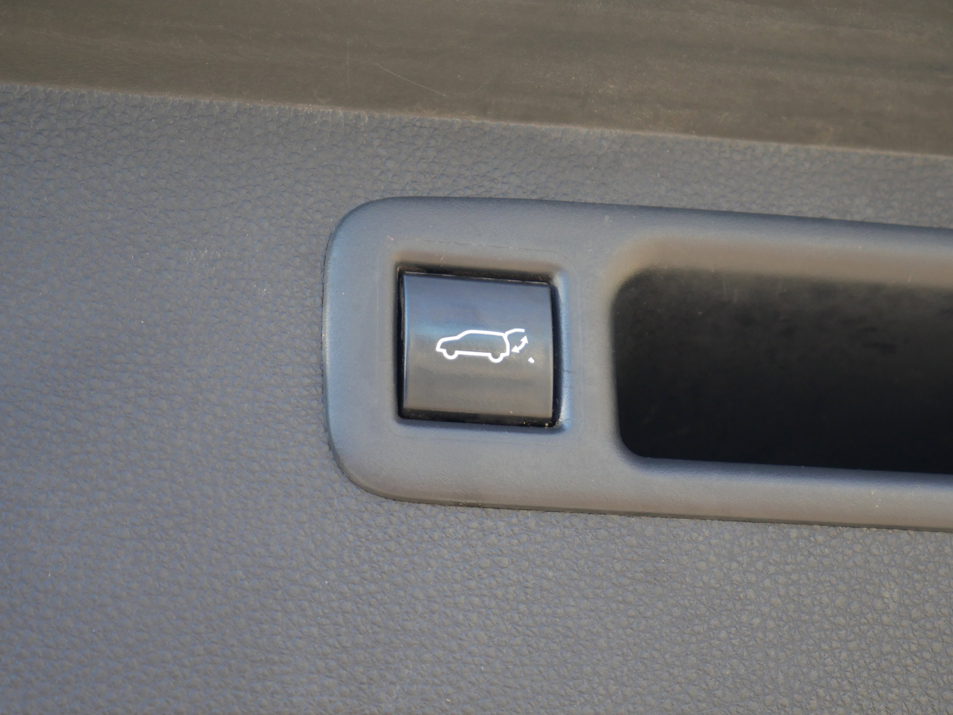 Used 2020 Toyota Highlander XLE AWD/4WD image 28