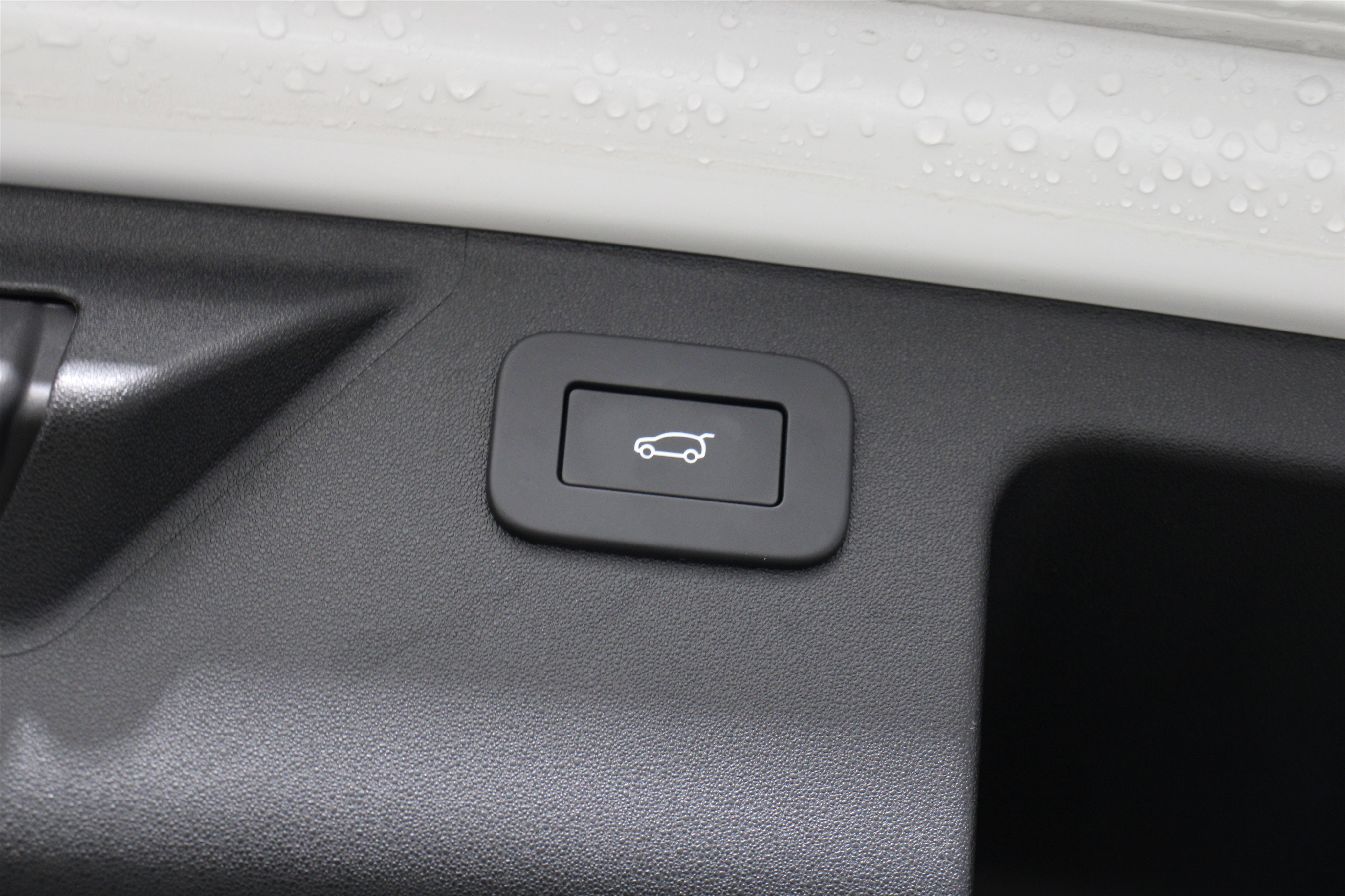 Used 2024 Land Rover Discovery Sport S image 23