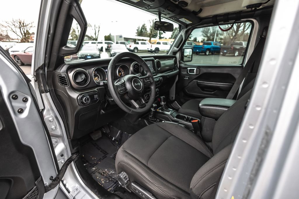 Used 2023 Jeep Gladiator Sport image 22