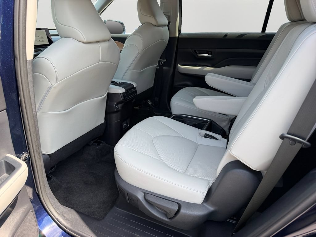 Used 2024 Toyota Grand Highlander AWD image 12