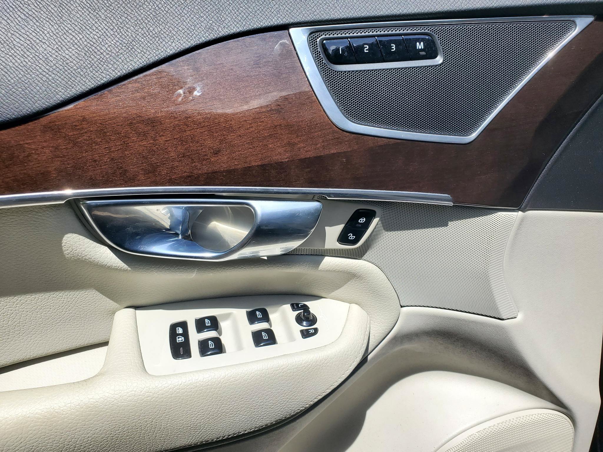 Used 2019 Volvo XC90 T5 Momentum AWD/4WD image 13