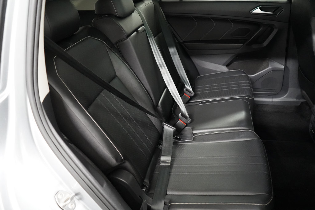Used 2023 Volkswagen Tiguan SE w/ Panoramic Sunroof Package AWD/4WD image 26