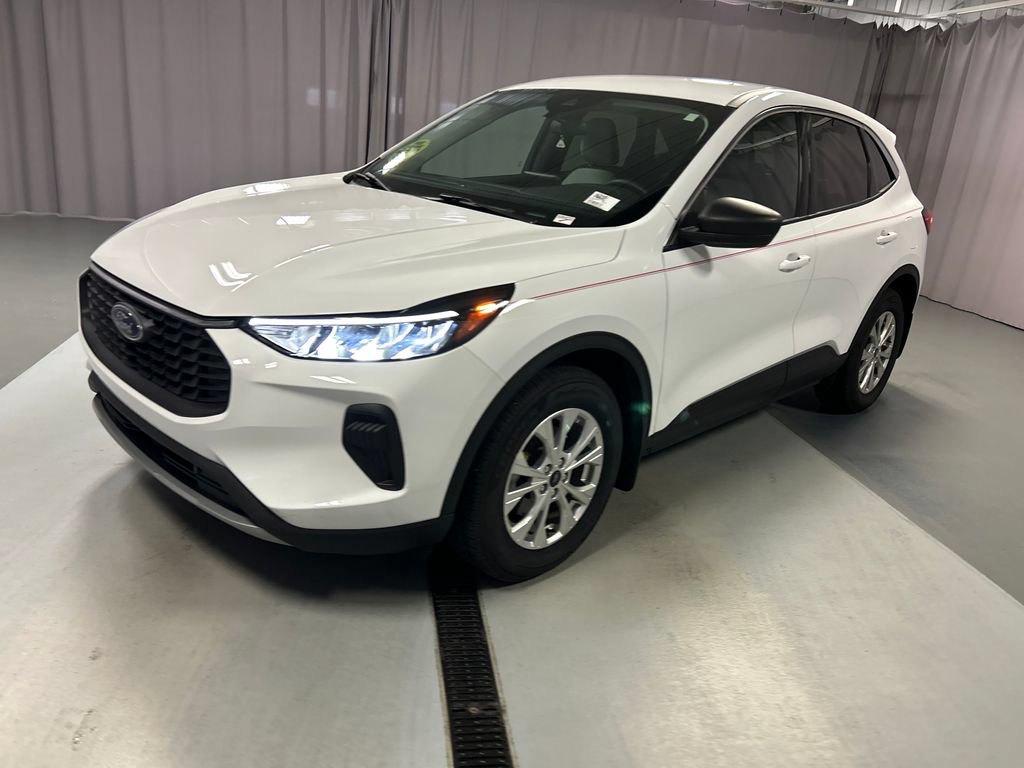 Used 2023 Ford Escape Active AWD/4WD image 3