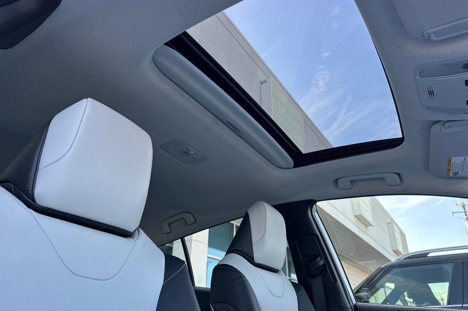 Certified 2022 Toyota Prius XLE w/ Premium Convenience Package FWD image 17