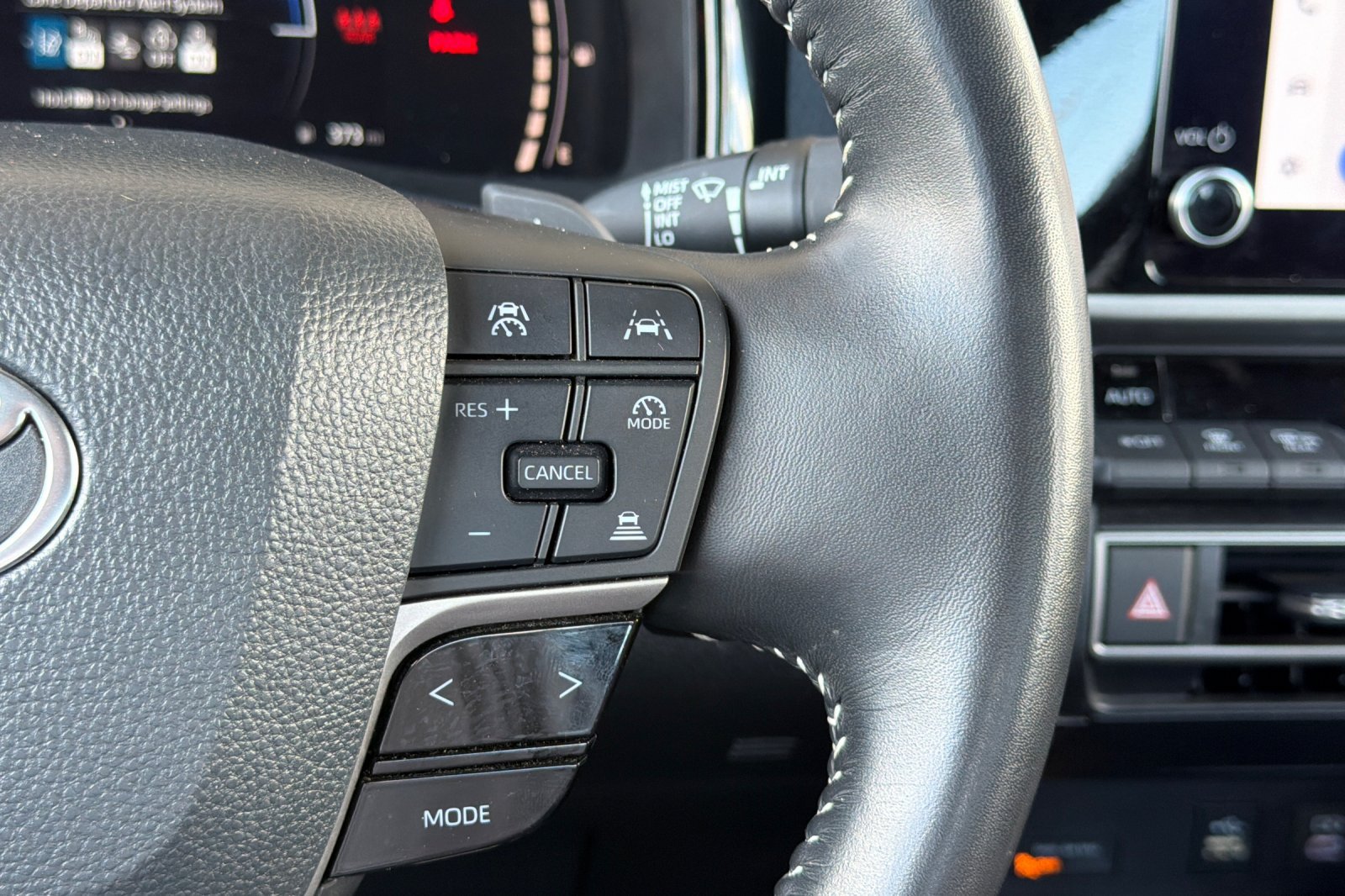 Used 2025 Toyota Camry SE FWD image 30