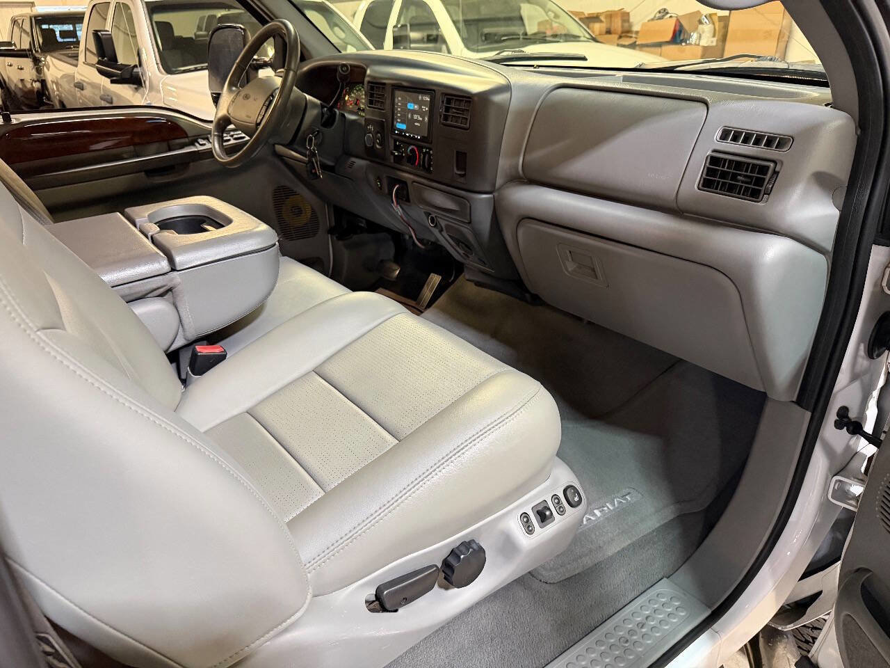 Used 2002 Ford F350 Lariat image 16