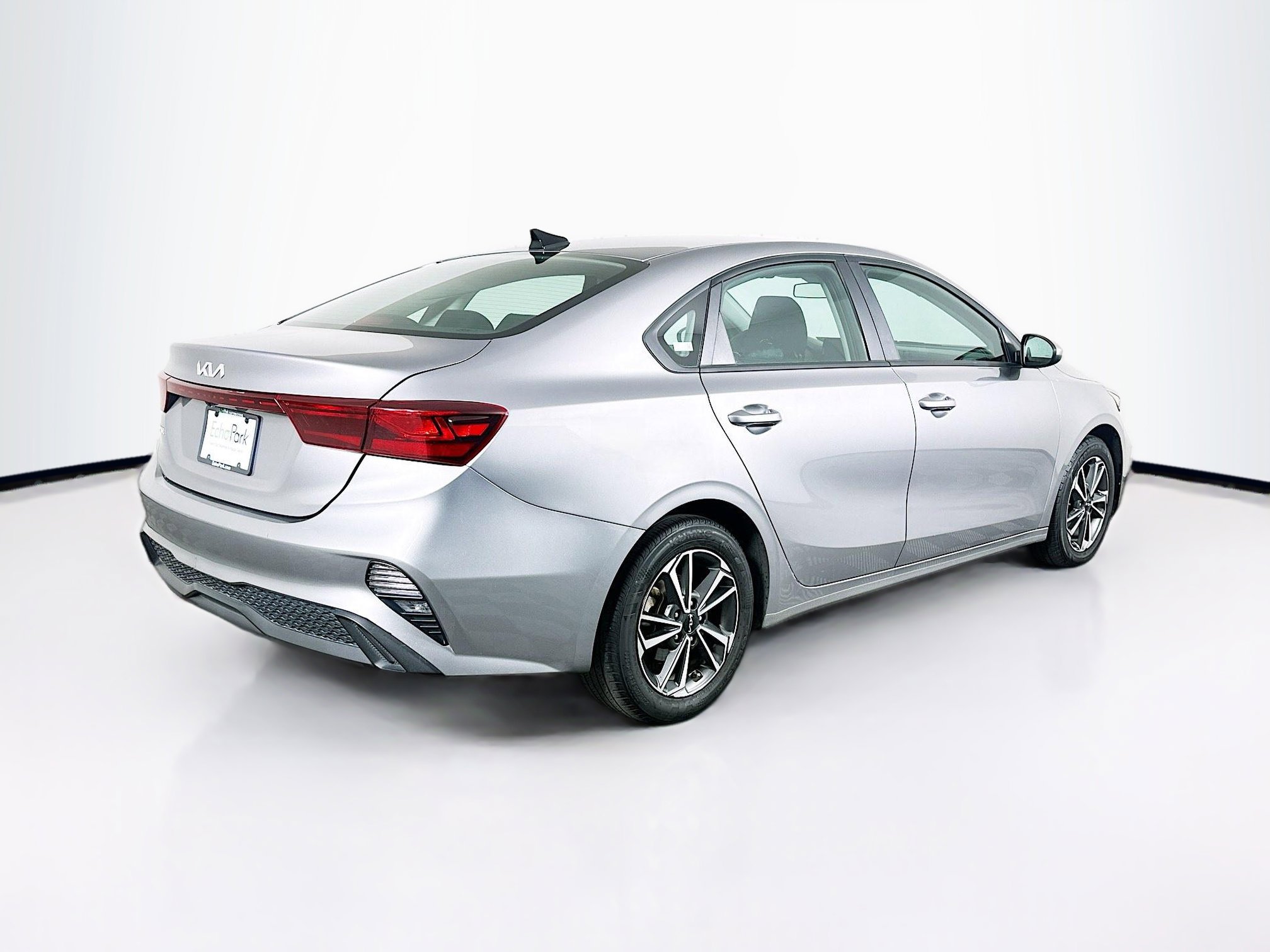Used 2023 Kia Forte LXS image 9