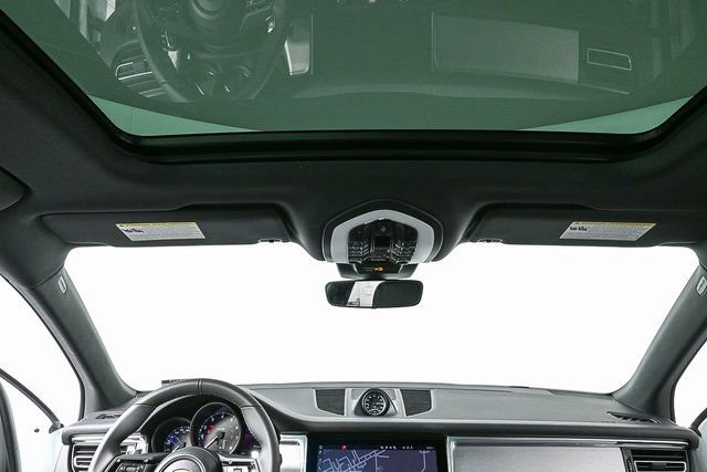 Certified 2026 Porsche Macan AWD/4WD image 18