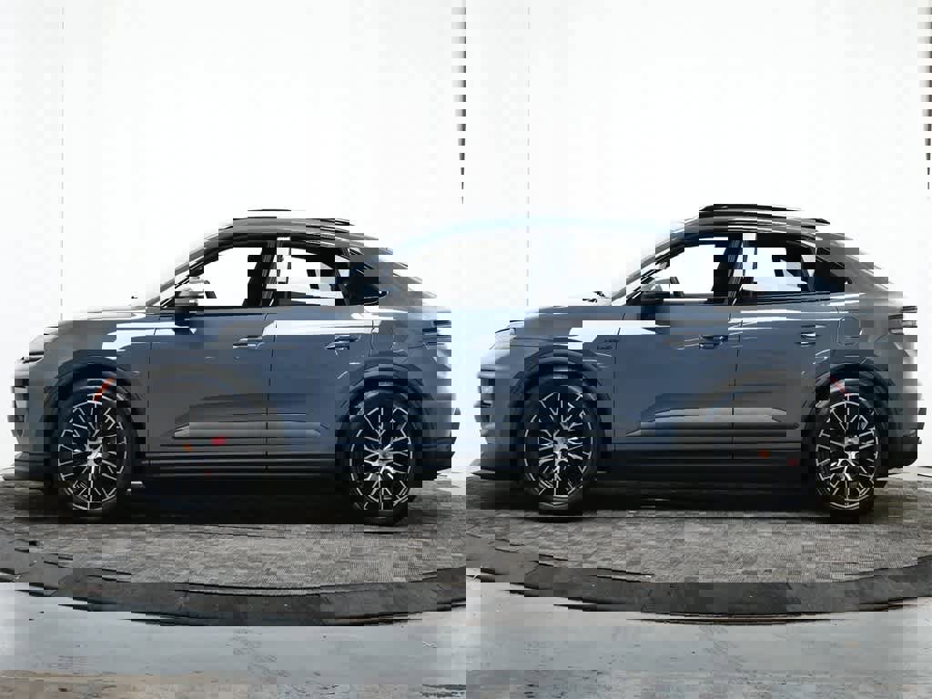 New 2025 Porsche Macan 4S Electric image 2