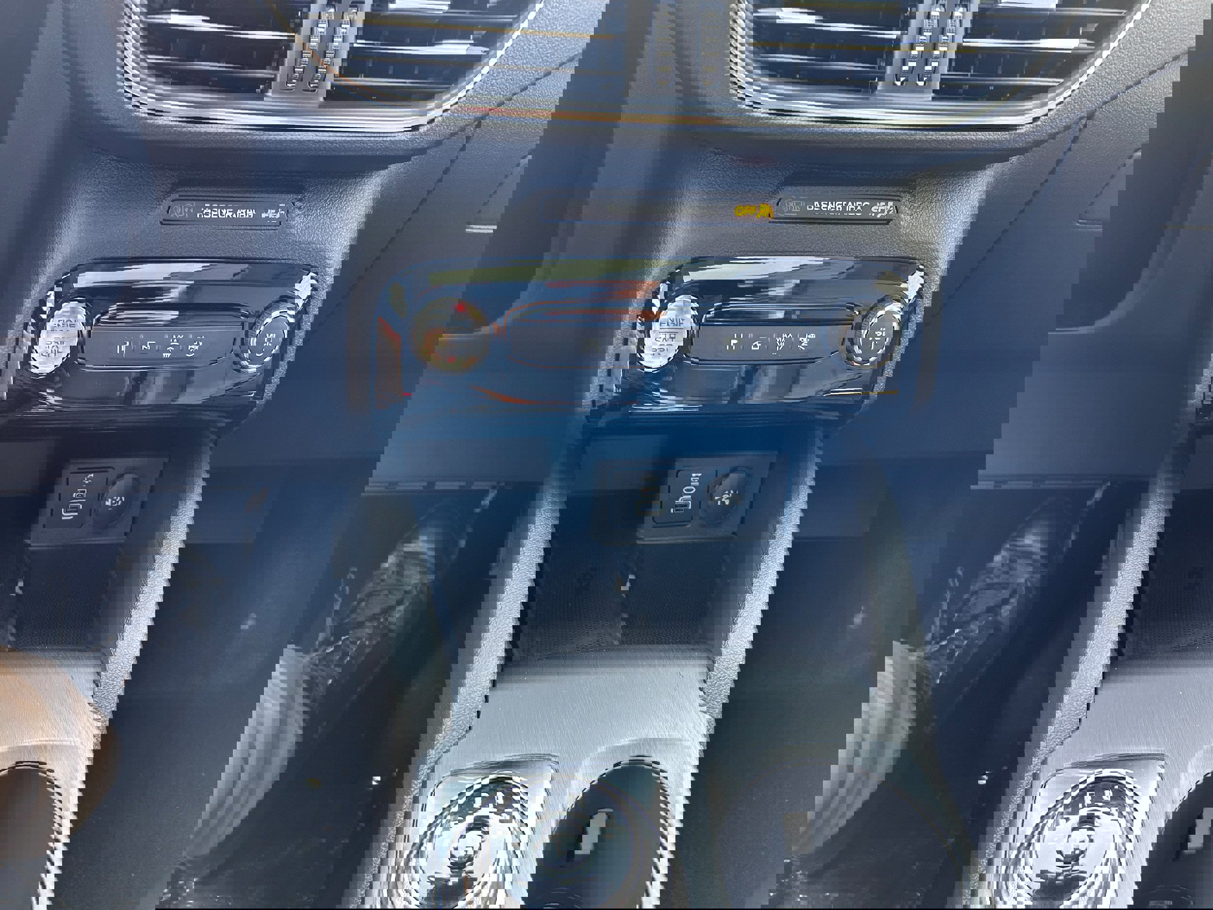 New 2025 Ford Escape SE w/ PHEV Premium Package FWD image 46