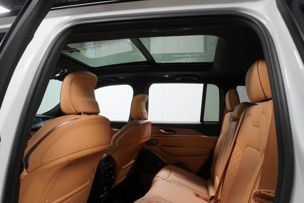 New 2023 Jeep Grand Cherokee Summit AWD/4WD image 17