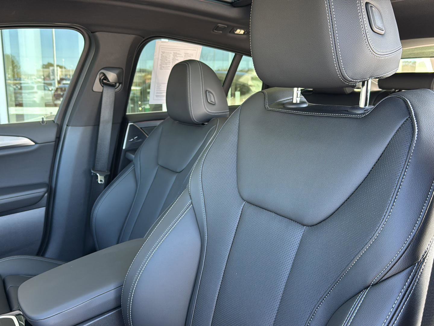 Certified 2024 BMW X4 xDrive30i w/ Premium Package image 27