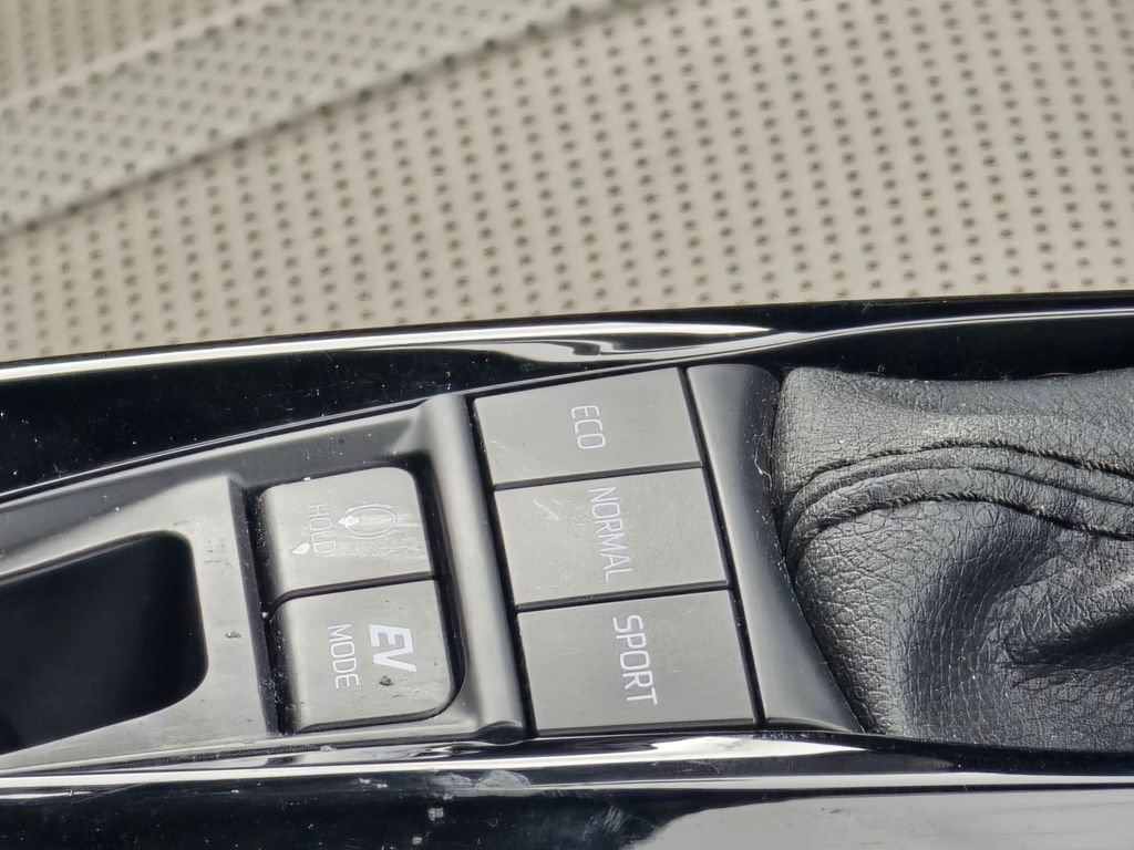 Used 2025 Toyota Camry XLE AWD/4WD image 18
