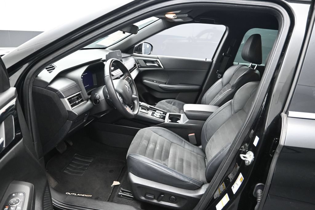 Used 2023 Mitsubishi Outlander SE FWD image 10