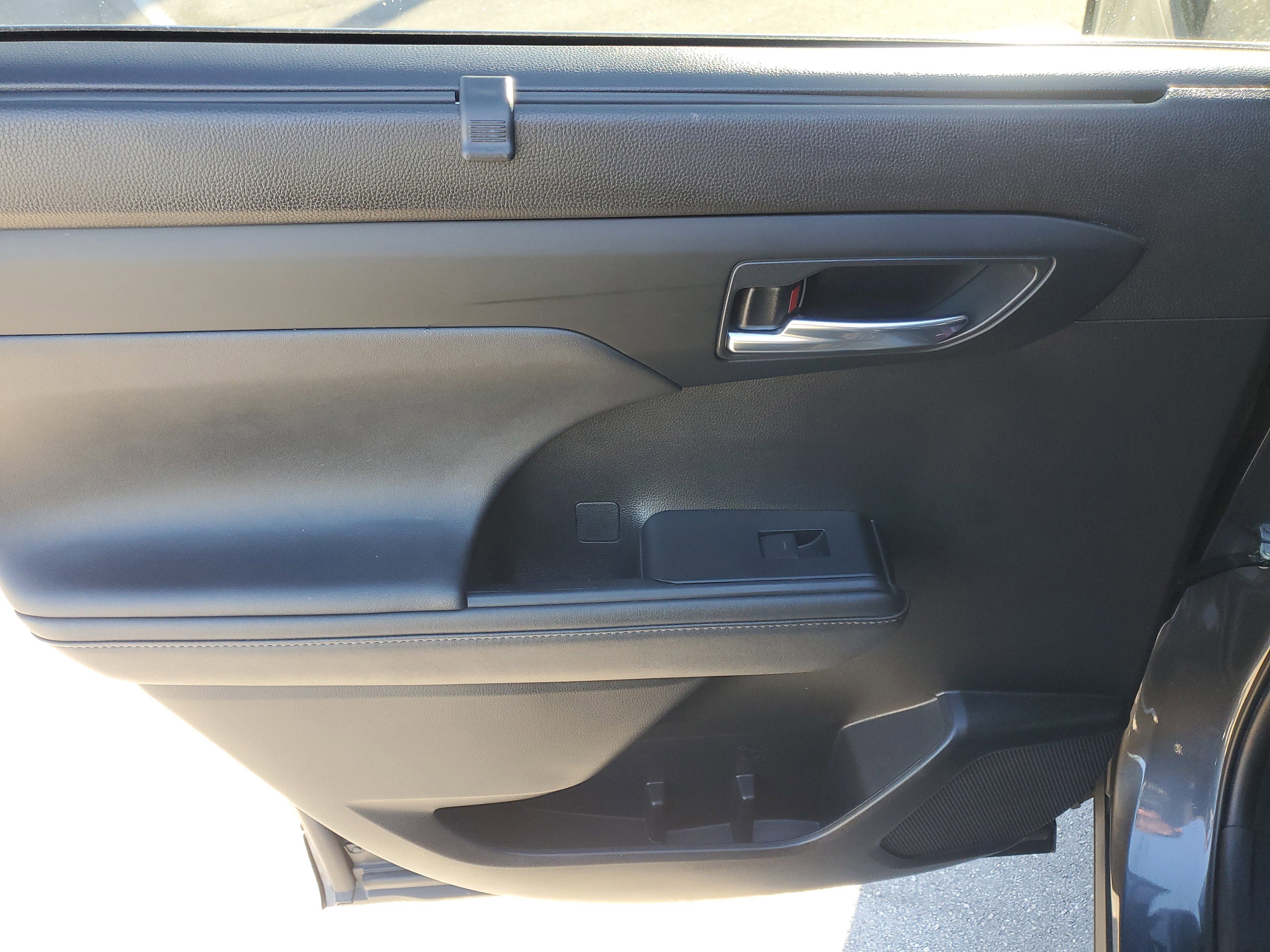 Used 2022 Toyota Highlander XLE image 16