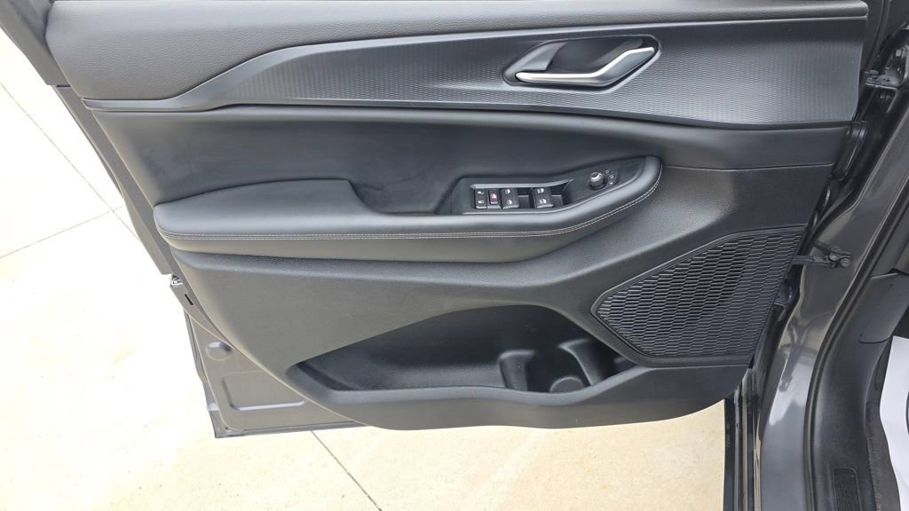 Used 2023 Jeep Grand Cherokee Altitude AWD/4WD image 23