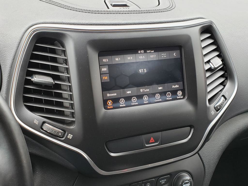 Used 2020 Jeep Cherokee Latitude w/ Cold Weather Group FWD image 21
