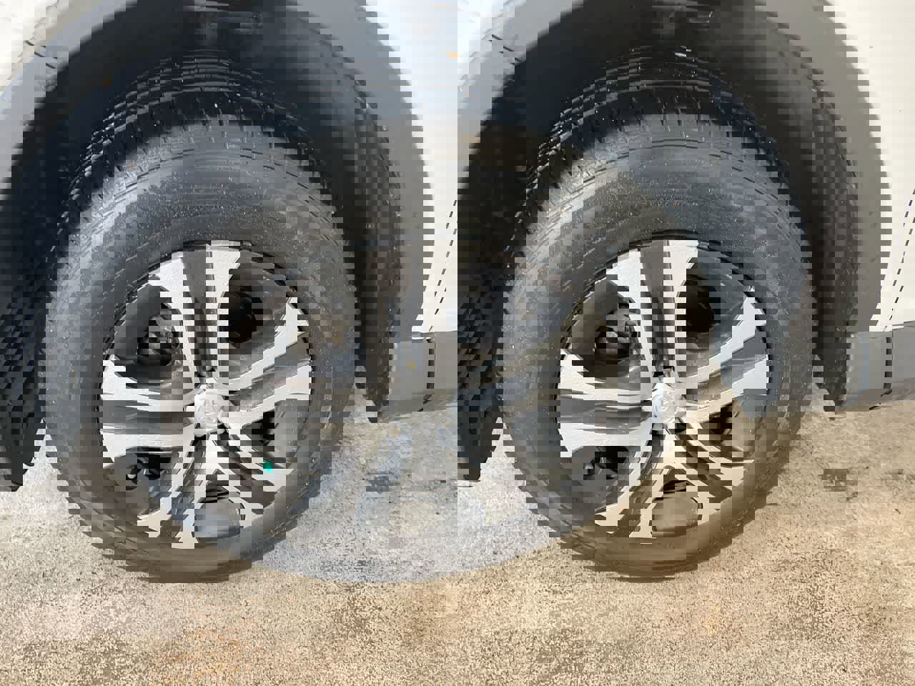 Used 2018 Toyota RAV4 LE image 10