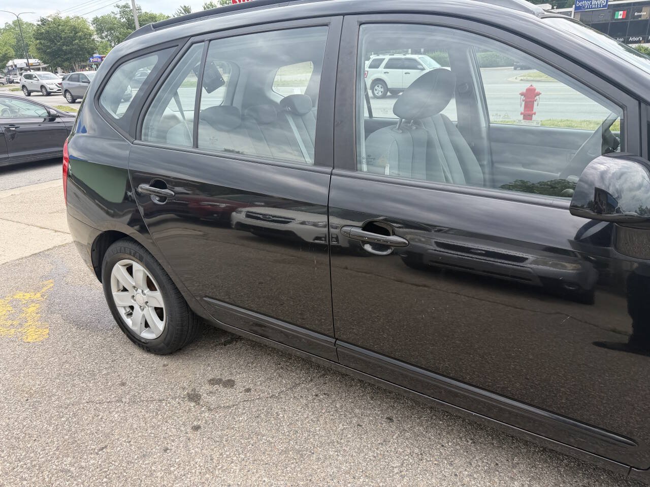 Used 2007 Kia Rondo LX w/ Convenience Pkg FWD image 4
