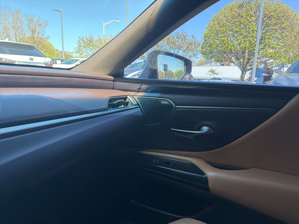 Used 2019 Lexus ES 350 Ultra Luxury w/ Accessory Package 2 image 40