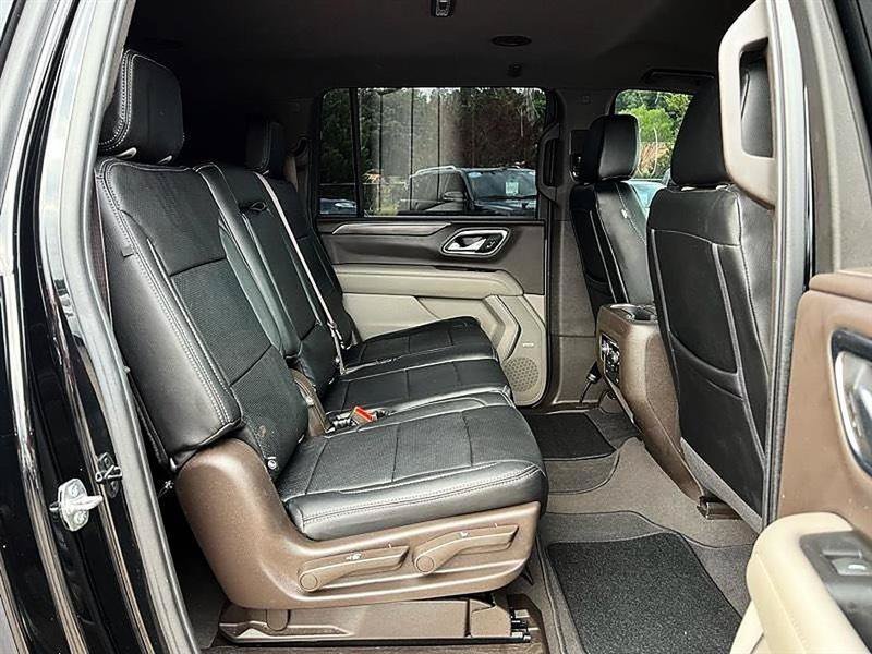 Used 2022 Chevrolet Suburban LT RWD image 39