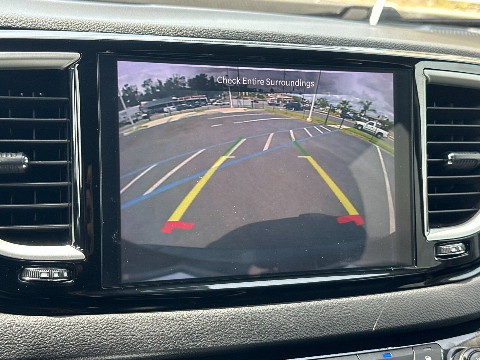 Used 2024 Chrysler Pacifica Touring-L FWD image 18