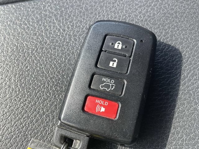 Used 2018 Toyota Highlander XLE AWD/4WD image 31