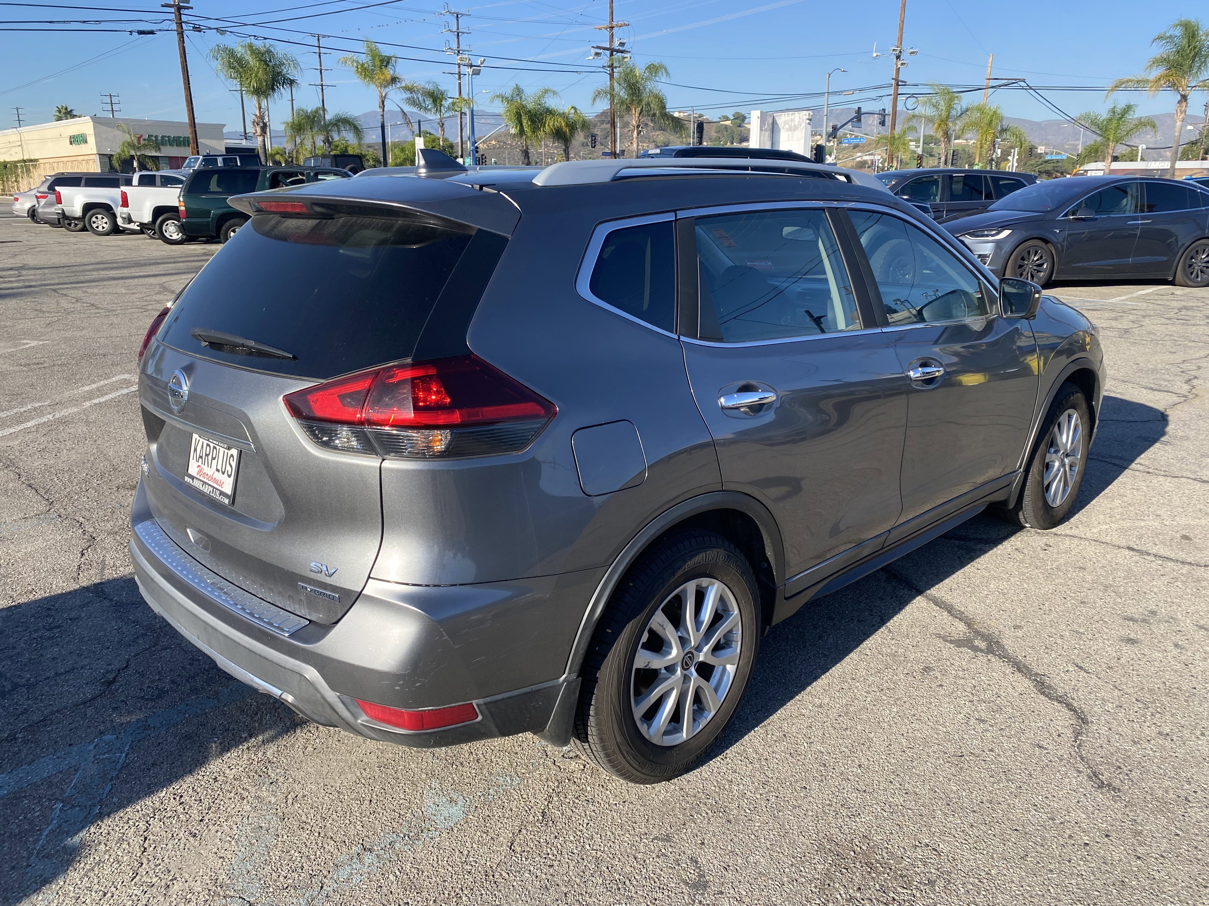 Used 2018 Nissan Rogue SV w/ Premium Package image 8