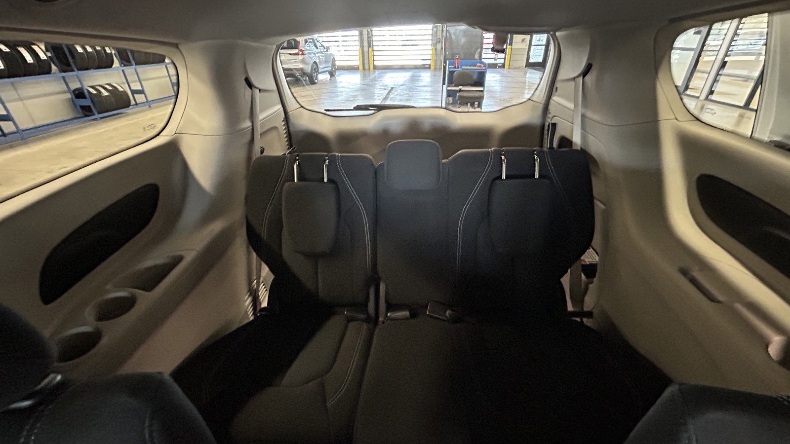 Used 2023 Chrysler Voyager LX image 14