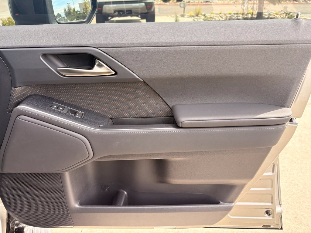 Used 2025 Lexus GX 550 w/ Accessory Package (2T) AWD/4WD image 35