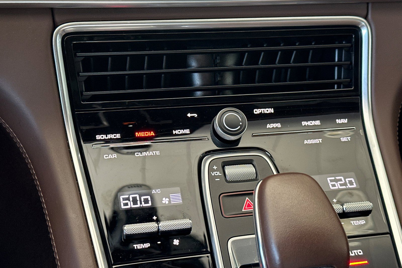 Certified 2023 Porsche Panamera Platinum Edition image 21