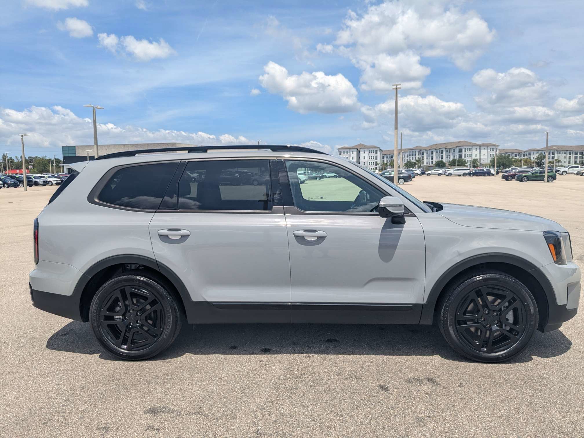 Used 2025 Kia Telluride SX X-Line AWD/4WD image 3