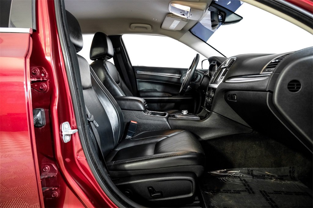 Used 2018 Chrysler 300 Touring L image 34