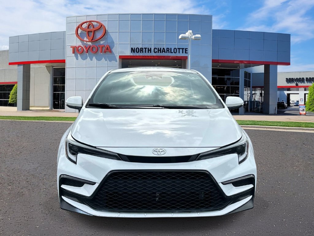 Used 2023 Toyota Corolla SE FWD image 3