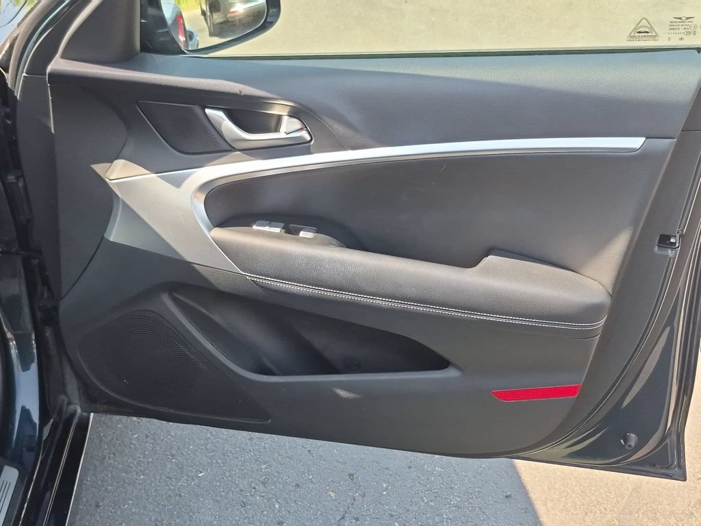 Used 2025 Genesis G70 2.5T RWD image 33