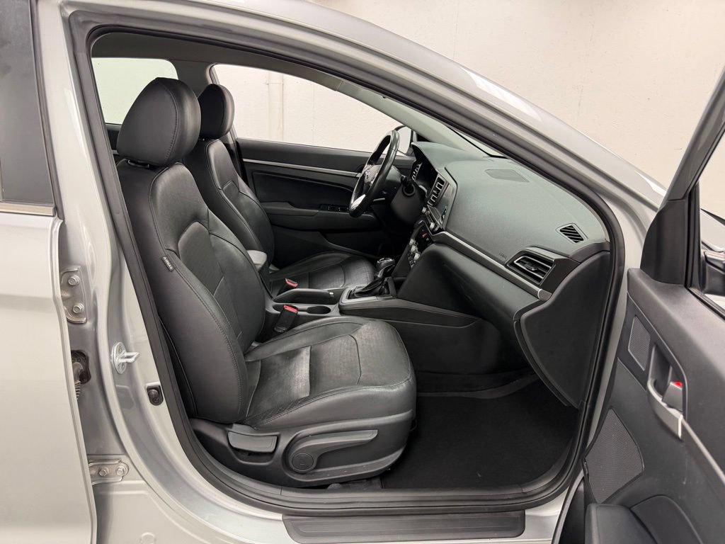 Used 2020 Hyundai Elantra Limited w/ Cargo Package (C1) FWD image 9