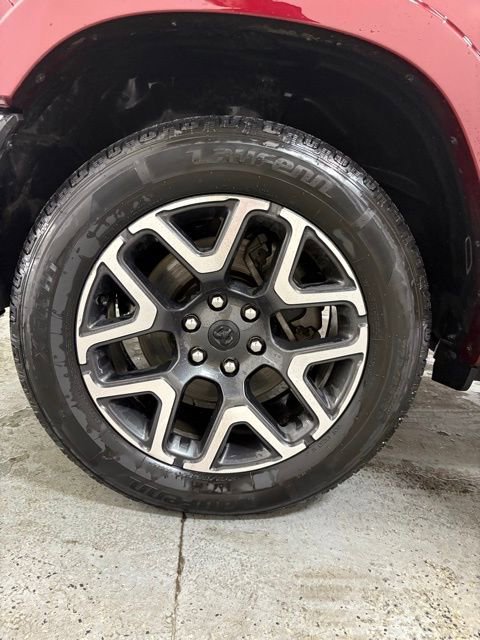 Used 2025 RAM 1500 Laramie AWD/4WD image 11